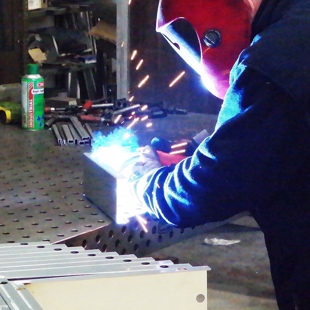 Trabajos de soldadura en Mecánicas Aparicio